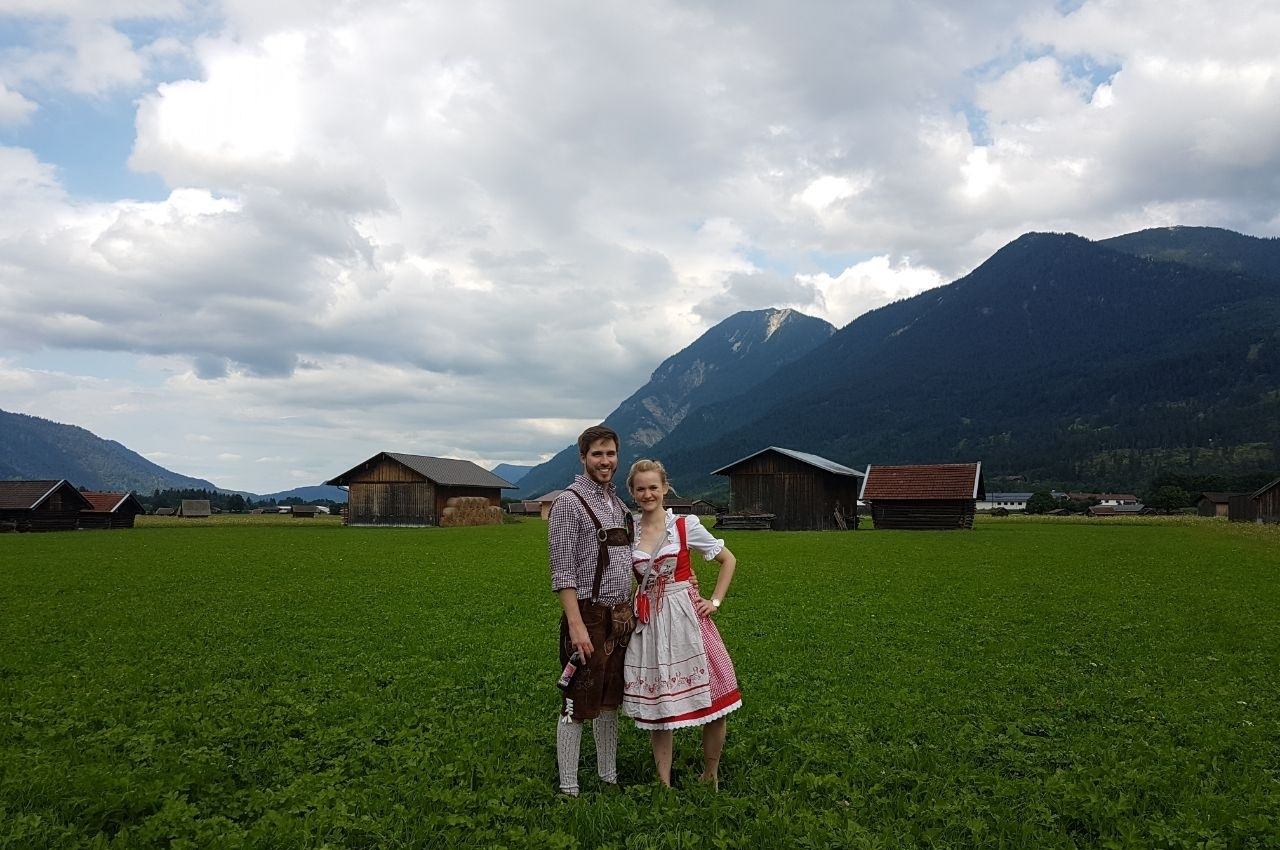 Tom and Jasmin in a dirndl and lederhosen.