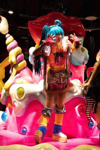 Monster-Girl-Show-Kawaii-Monster-Cafe-Tokyo-1-400x600 Monster-Girl-Show-Kawaii-Monster-Cafe-Tokyo-1-400x600 Monster Girl Приветствие зрителей после шоу. kawaii monster cafe tokyo Kawaii Monster Cafe Tokyo Monster Girl Show Kawaii Monster Cafe Tokyo 1 400x600